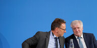 zwei weiße Männer: BKA Chef Holger Münch und Innenminister Horst Seehofer