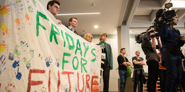 Fridays for Future bei einer Aktion in Erlangen im März