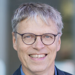 Portraitfoto von Professor Stephan Zipfel