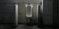 Ein Urinal
