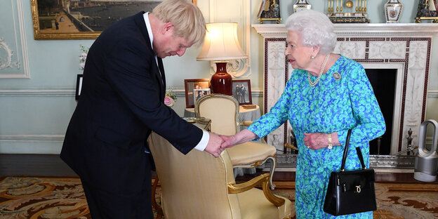 Boris Johnson und die Queen