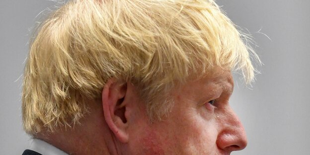 Der britische Premier Boris Johnson im Profil in Nahaufnahme