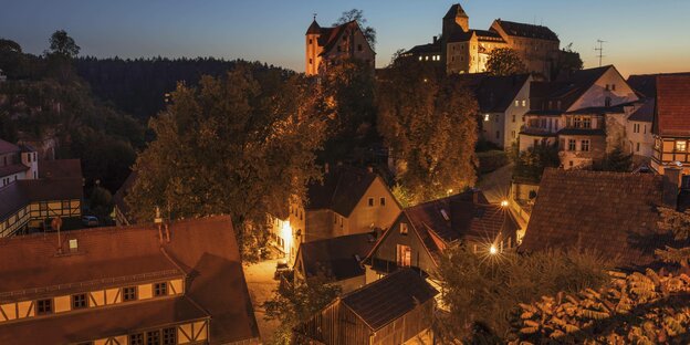 Burg Hohnstein in der Abenddämmerung
