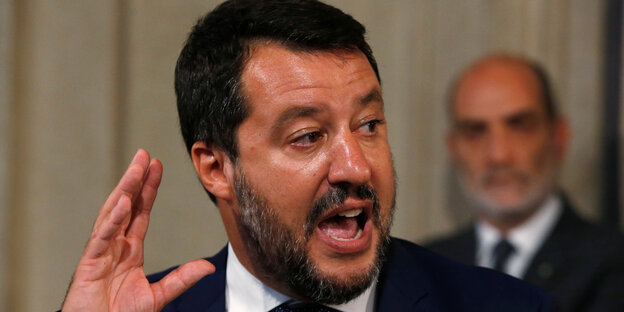 Matteo Salvini gestikuliert