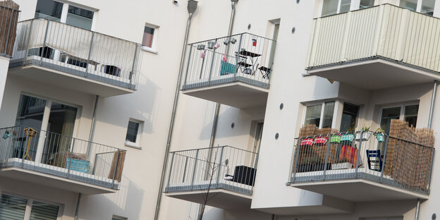 Balkone von Wohnungen in Hamburg.