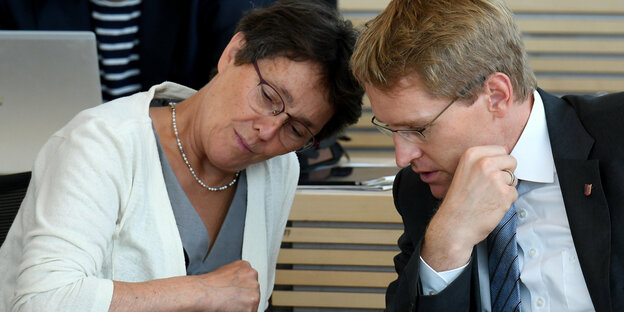 Monika Heinold (Bündnis90/Die Grünen) neben Ministerpräsident Daniel Günther