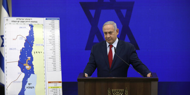 Israels Ministerpräsident mit einer Palästina-Karte