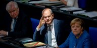 Seehofer, Scholz und Merkel auf der Regierungsbank