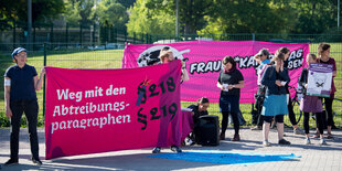 DemonstrantInnen mit Transparenten