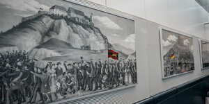 Eine riesige Bleistiftzeichnung vom "Wartburgfest von 1817" hängt im Fraktionssaal der AfD im Bundestag.