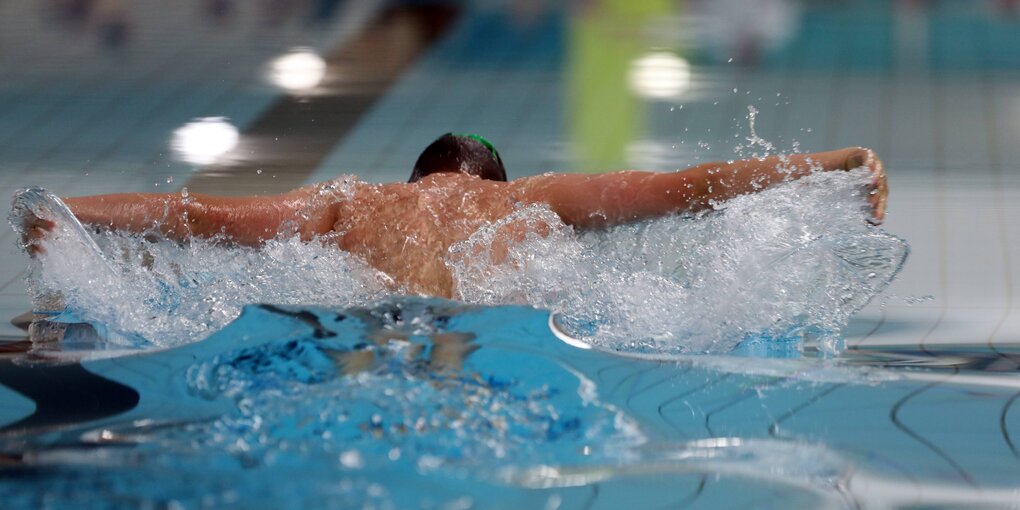 jugendlicher Schwimmer