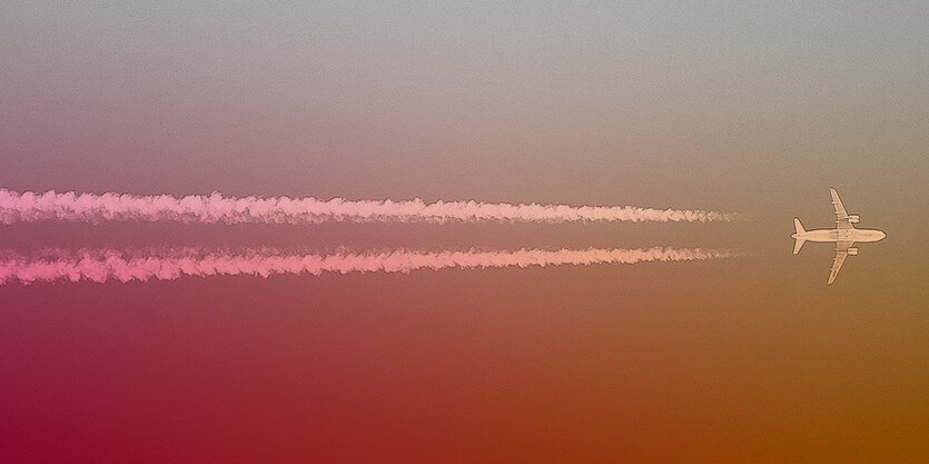 flugzeug vor blauem himmel mit Kondensstreifen