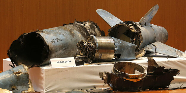 Überreste einer angeblich iranischen Rakete