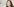 Das Bild zeigt eine Portrait-Aufnahme von Charlotte Roche, die zur Seite schaut und lächelt