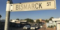 Auf die Bismarck-Straße verweisendes Schild in Namibias Hauptstadt Windhuk
