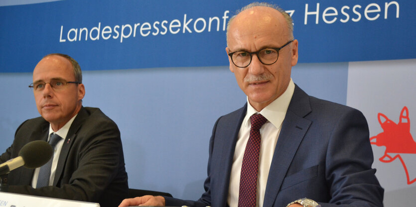 Hessens Innenminister Peter Beuth und Verfassungsschutzchef Robert Schäfer