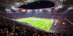 Viele Leute im Stadion