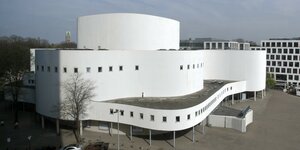 Ein Gebäude. Es ist das Düsseldorfer Schauspielhaus