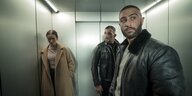 Szene aus Skylines: Eine Frau und zwei Männer stehen gemeinsam im Fahrstuhl