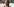 Man sieht ein Portrait Gina Lückenkempers, die schräg nach oben blickt