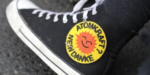 Der Schuh eines Demonstranten