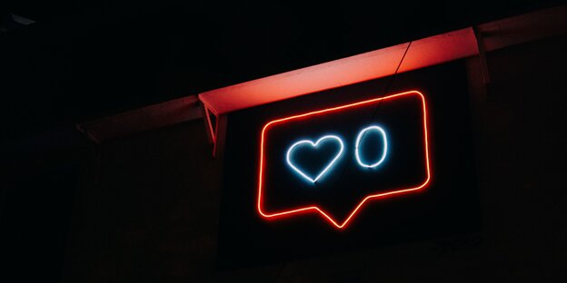 Ein Facebook-Benachrichtigungssymbol mit einem Herz und einer Null als Neonschild