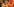 Zahlreiche orangefarbene Glasfaserkabel führen auf die Schalttafel eines Computers