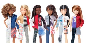 Eine Reihe von Mattel-Puppen, die genderneutral gestylt werden können