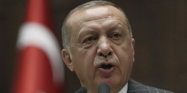 Recep Tayyip Erdogan, Präsident der Türkei, spricht im Parlament.