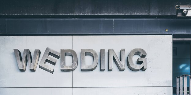 Wedding-Schriftzug mit schiefem "E"