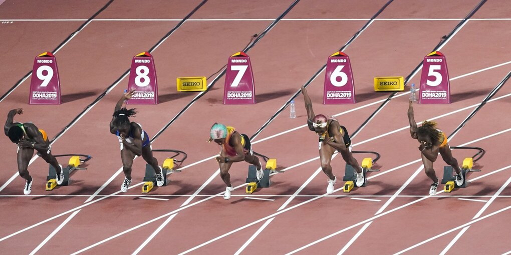 Läuferinnen beim Start