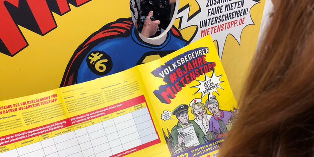 gelber Flyer zum Volksbegehren zeigt Polizist, Krankenschwester ,alte Frau gezeichnet