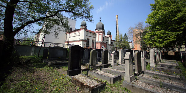 Synagoge und Grabstellen auf dem jüdischen Friedhof in Halle arbstellen