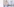 Eine blonde junge Frau in Jeans und einer bunten Bluse sitzt auf einer Küchenspüle