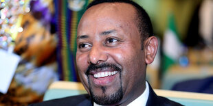 Abiy Ahmed lacht mit offenem Mund