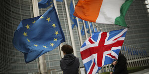 Drei Flaggen: Europa, Irland und Union Flag