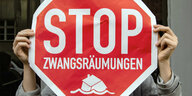 Stoppschild mit der Aufschrift "Stop Zwangsräumung"
