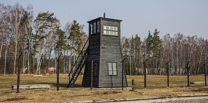 Hölzerner Wachturm des KZ Stutthof