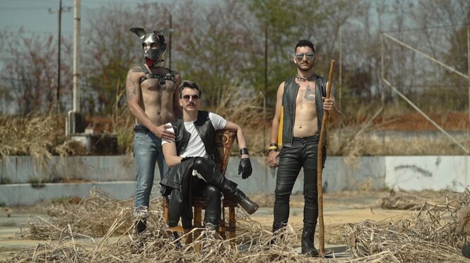 Eine Szene aus einem Film aus Brasilien um den Wettbewerb zur Wahl des „Mr. Leather Brazil“