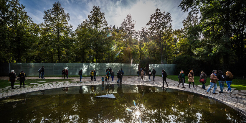 Das Mahnmal für die ermordeten Sinti und Roma während der Zeit des Nationalsozialismus im Tiergarte Berlin