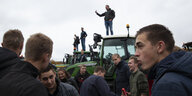 Protestierende Bauern sammeln sich in der niederländischen Hauptstadt Den Haag.