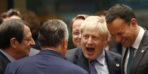 Boris Johnson lacht