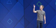 Facebook-Chef Mark Zuckerberg gestikuliert
