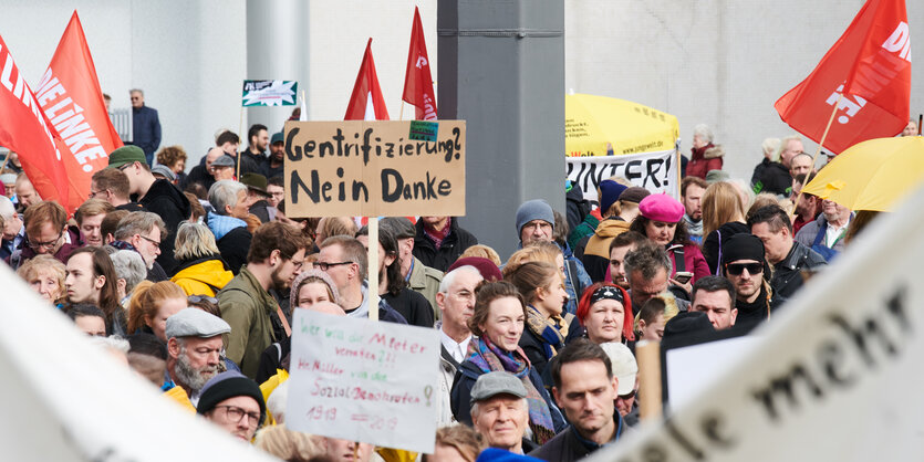 Demontrastion gegen steigende Mieten und Verdrängung