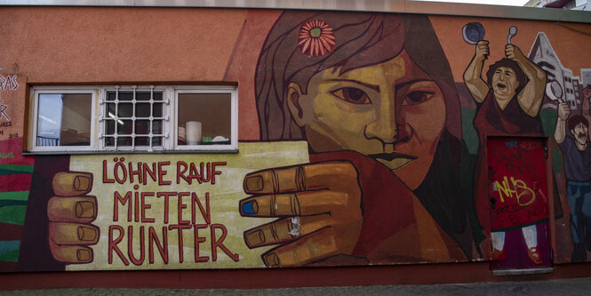 Wandbild mit dem Spruch "Löhne raus. Mieten runter"