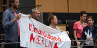 Klima-AktivistInnen protestierten im August im Berliner Abgeordnetenhaus