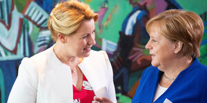 Franziska Giffey und Angela Merkel im Gespräch