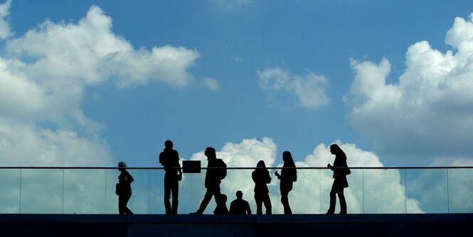 Silhouette einer Menschenmenge