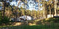 Kinderheim in Storkow-Wolfswinkel: Mehrere Bungalows in einem Waldstück