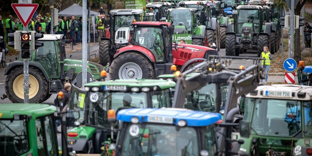 Traktoren versammeln sich in der Innenstadt von Hannover